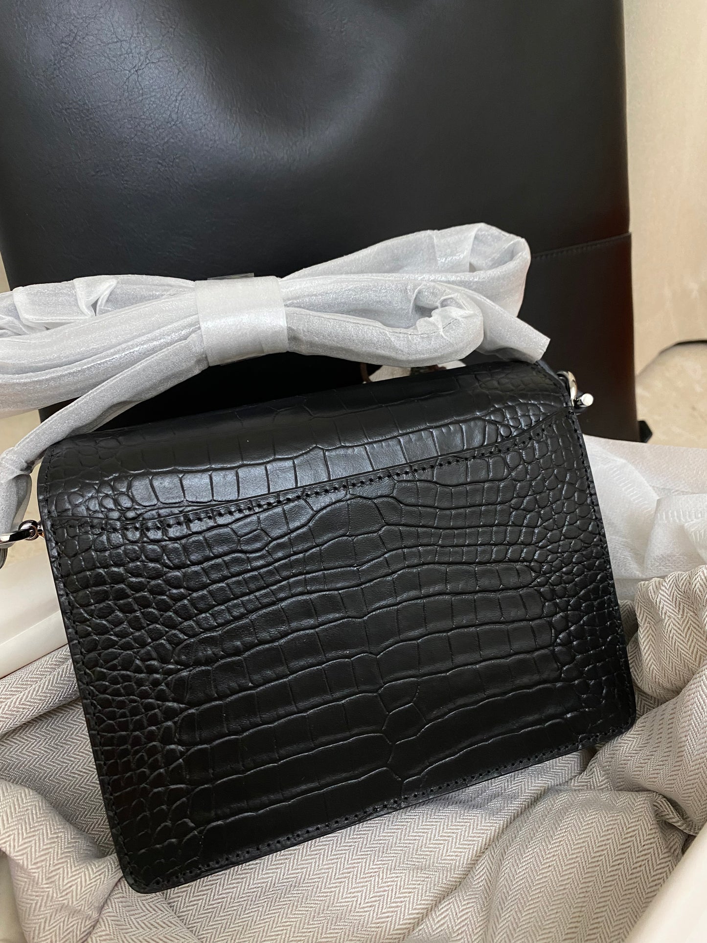 H collection- 🐊紋銀扣豬鼻子( no Brand & Logo)