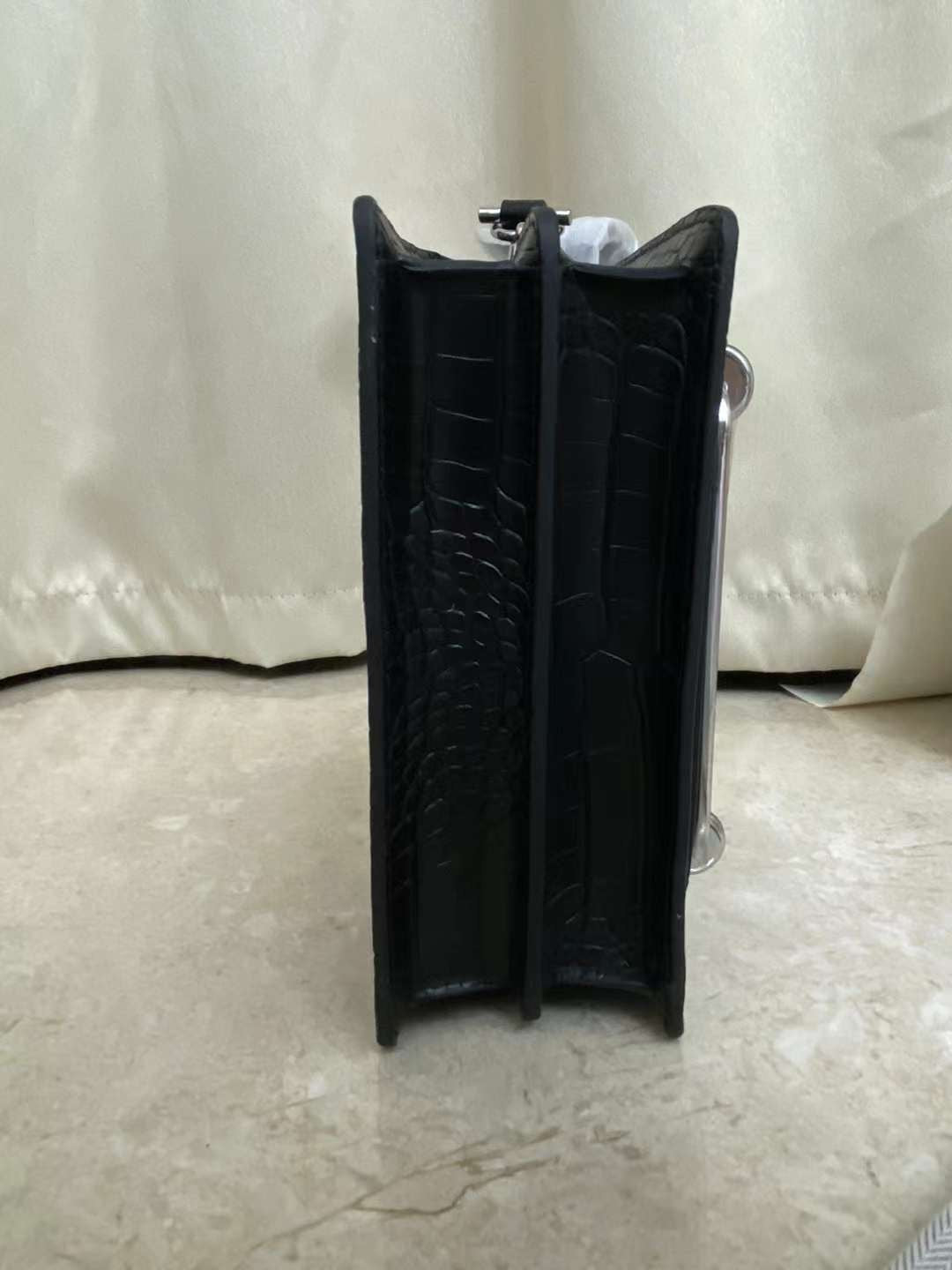 H collection- 🐊紋銀扣豬鼻子( no Brand & Logo)