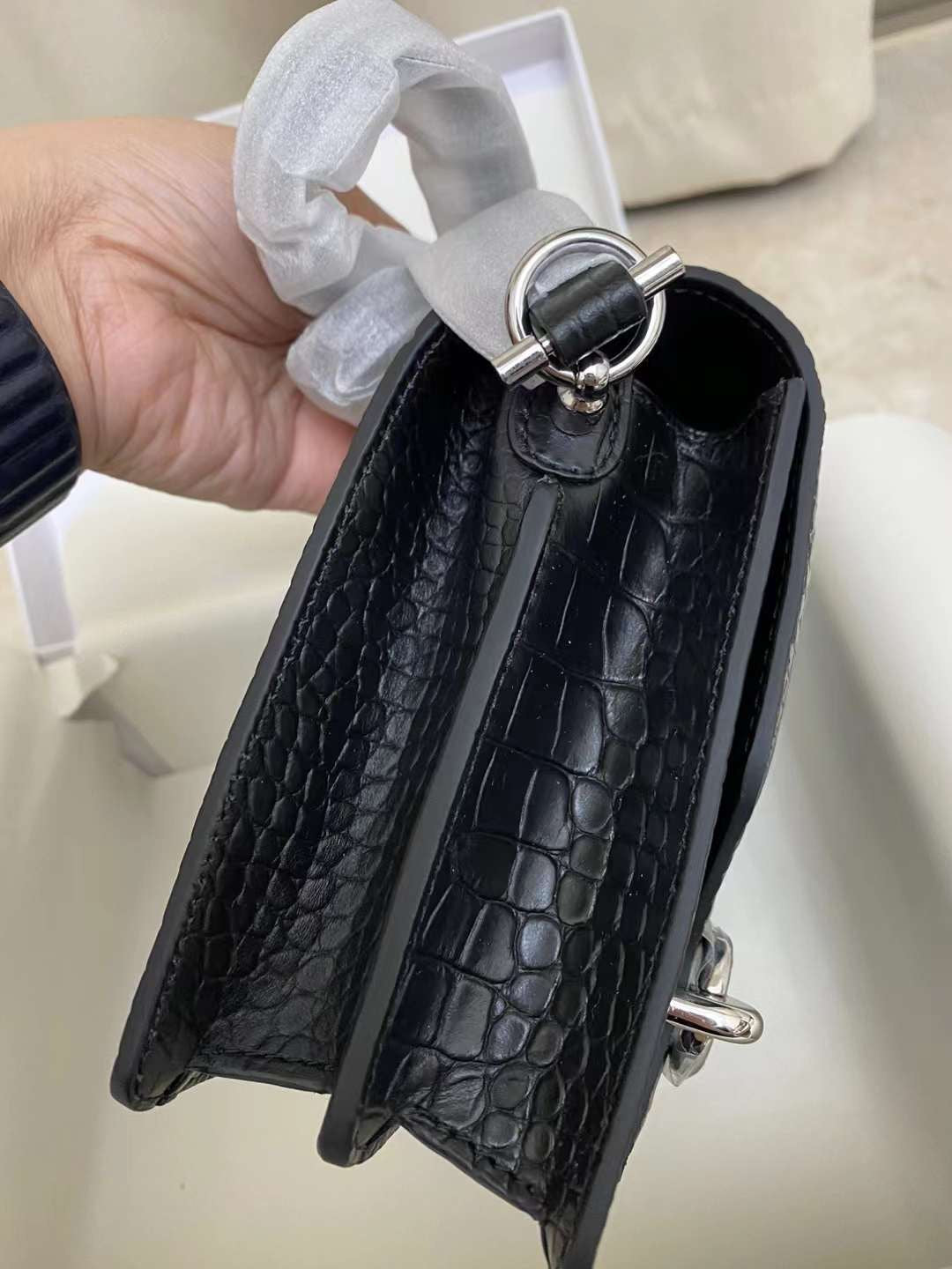 H collection- 🐊紋銀扣豬鼻子( no Brand & Logo)