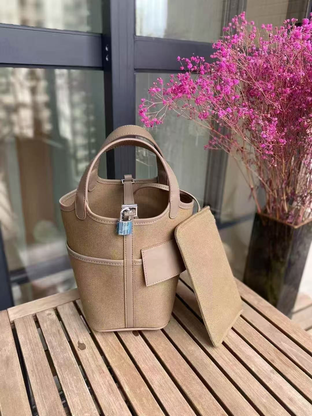 H collection- Pocket 菜藍 18 Swift皮拼帆布