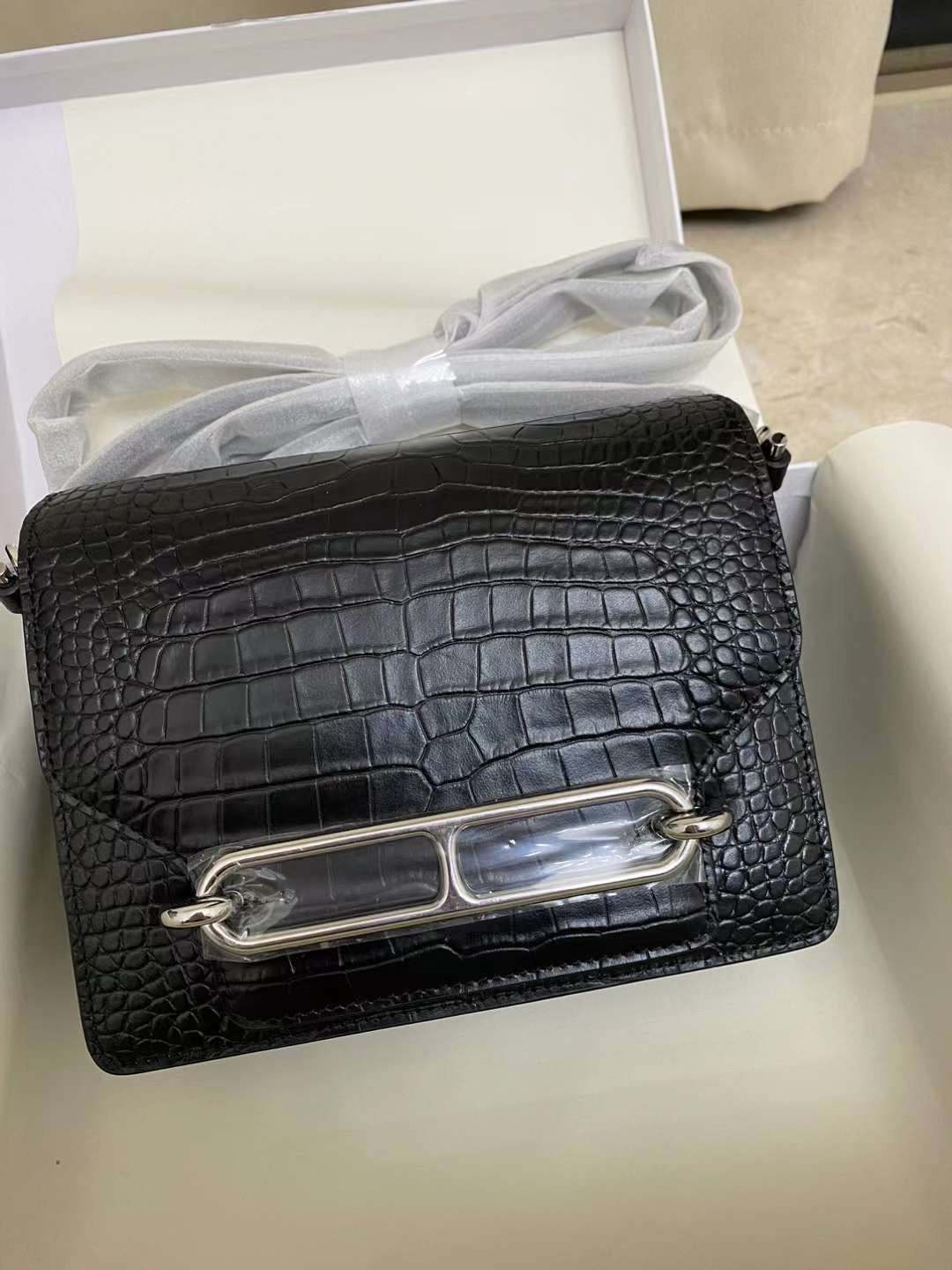 H collection- 🐊紋銀扣豬鼻子( no Brand & Logo)
