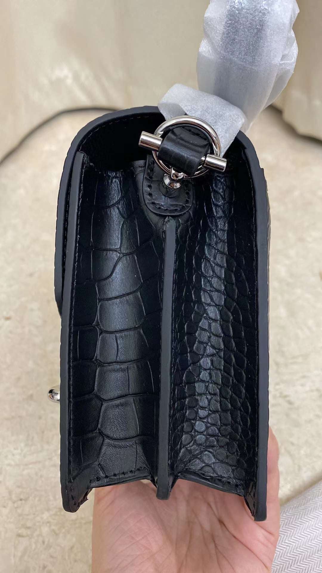 H collection- 🐊紋銀扣豬鼻子( no Brand & Logo)