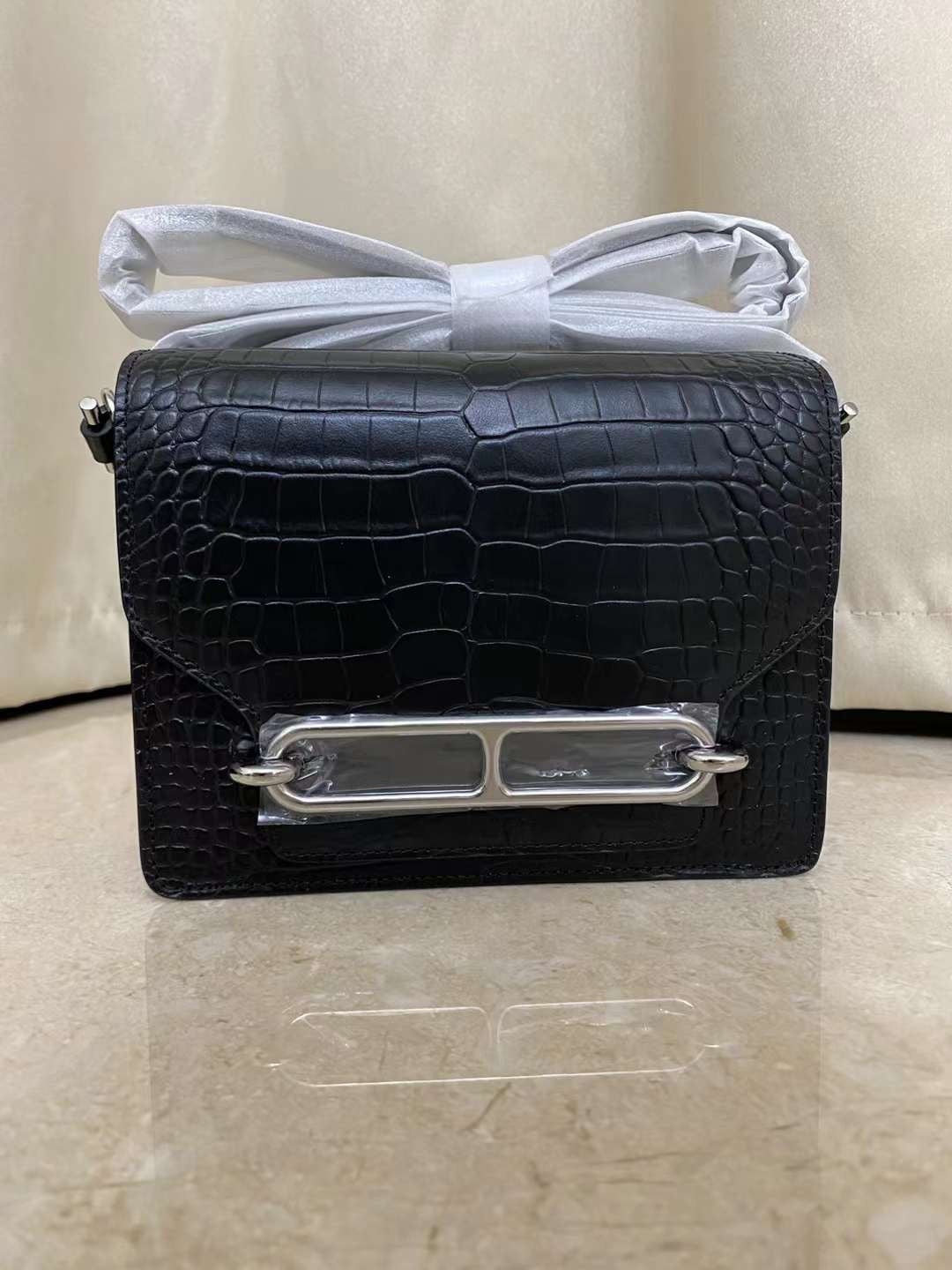 H collection- 🐊紋銀扣豬鼻子( no Brand & Logo)