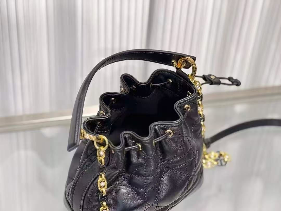 D collection - Lamb Skin bucket