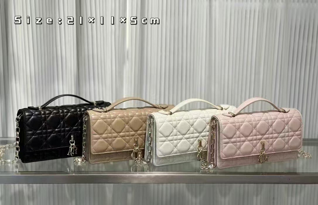 D collection-  Top handle bag