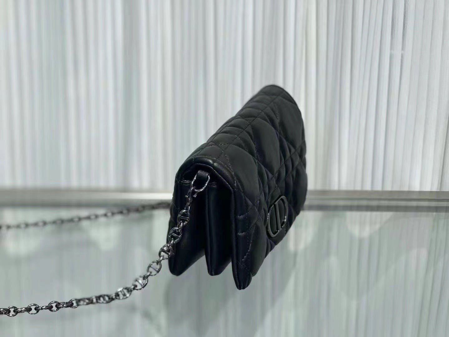 D collection- Pouch with chain