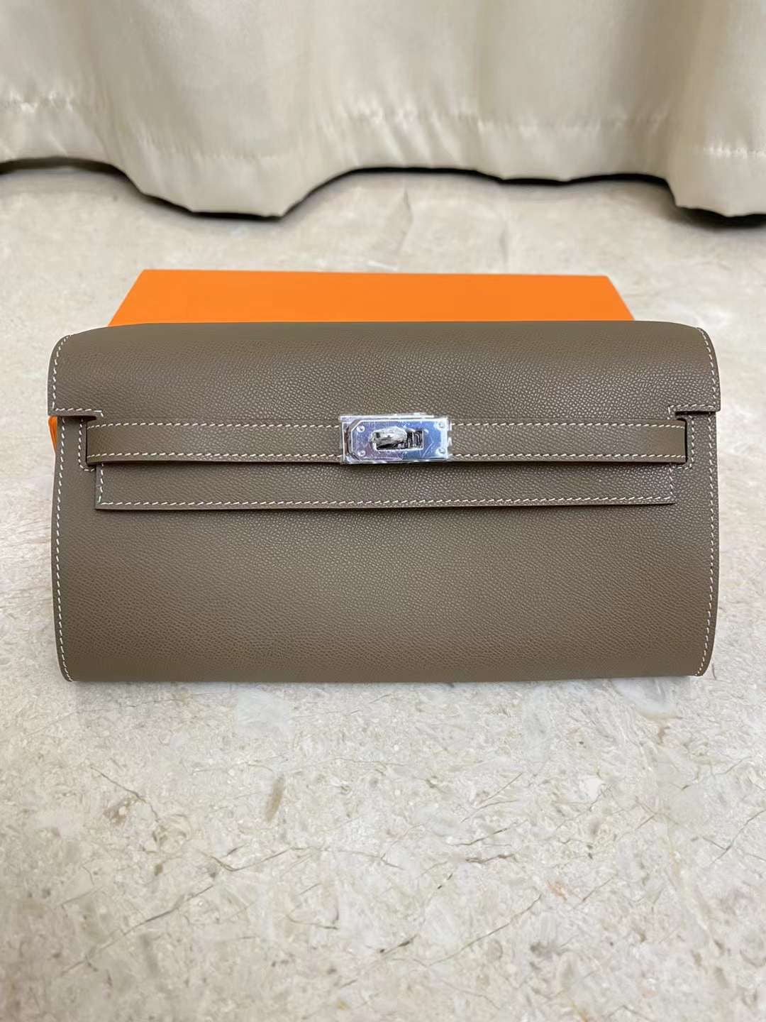 H Collection- 🇰🇷🇰🇷Kelly to go WOC style( wallet)