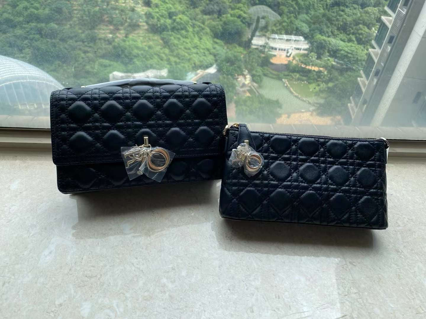 D collection-  Top handle bag