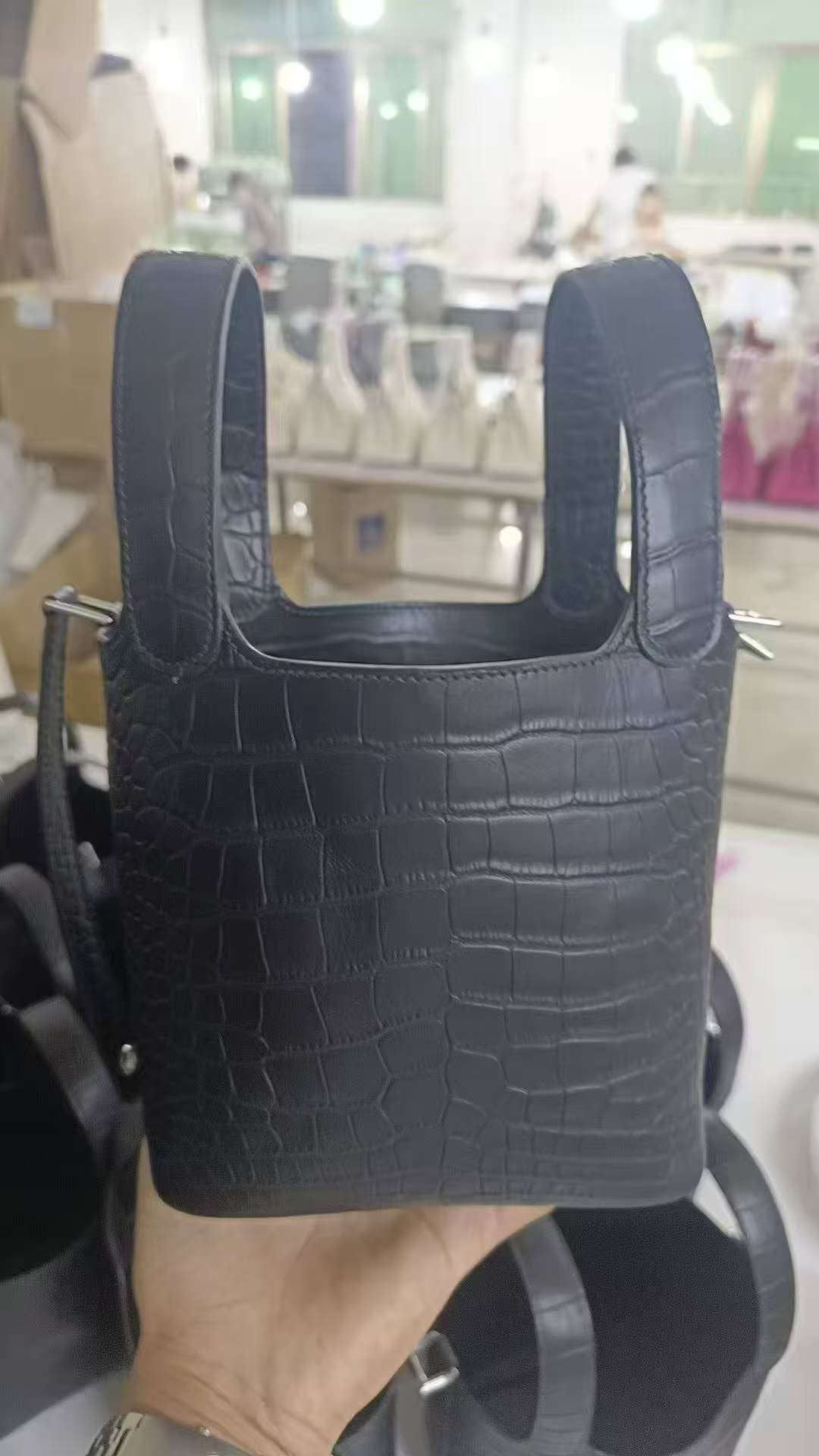 H collection - P14 crocodile picotin