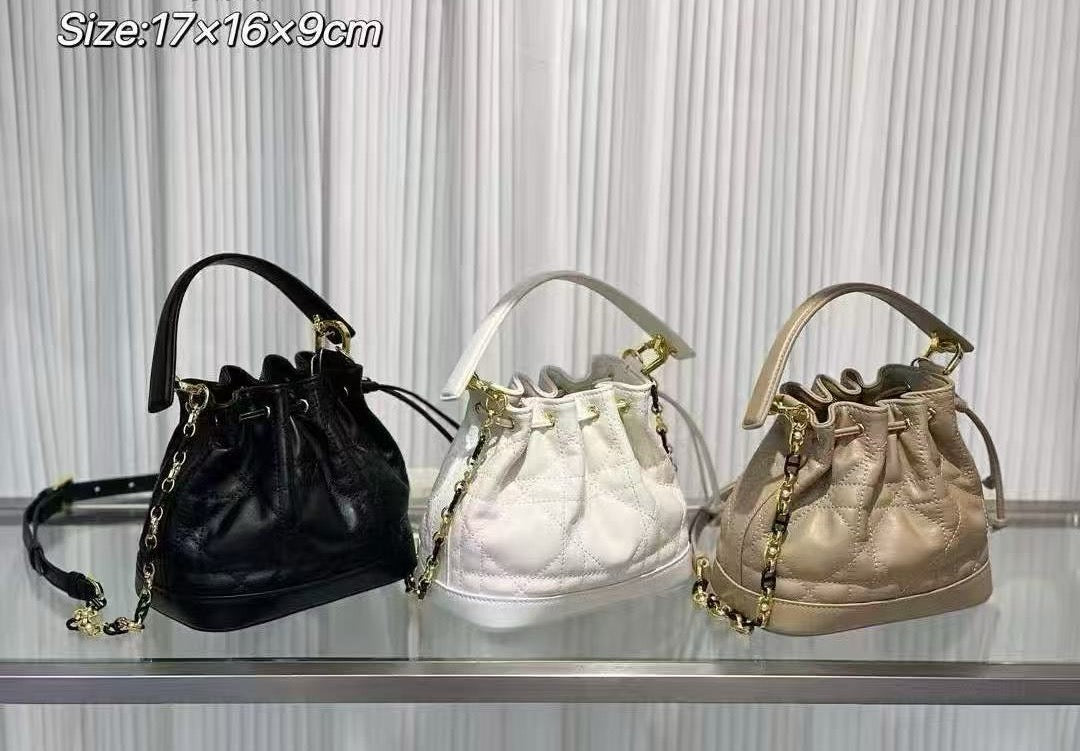 D collection - Lamb Skin bucket