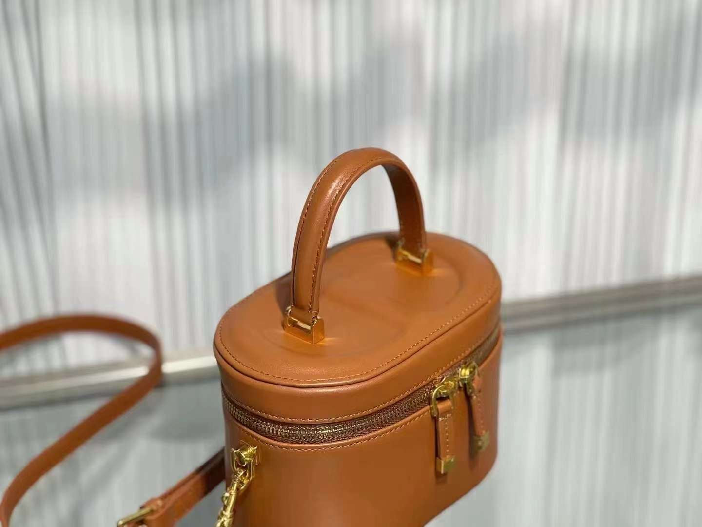 D Collection- Leather vanity case