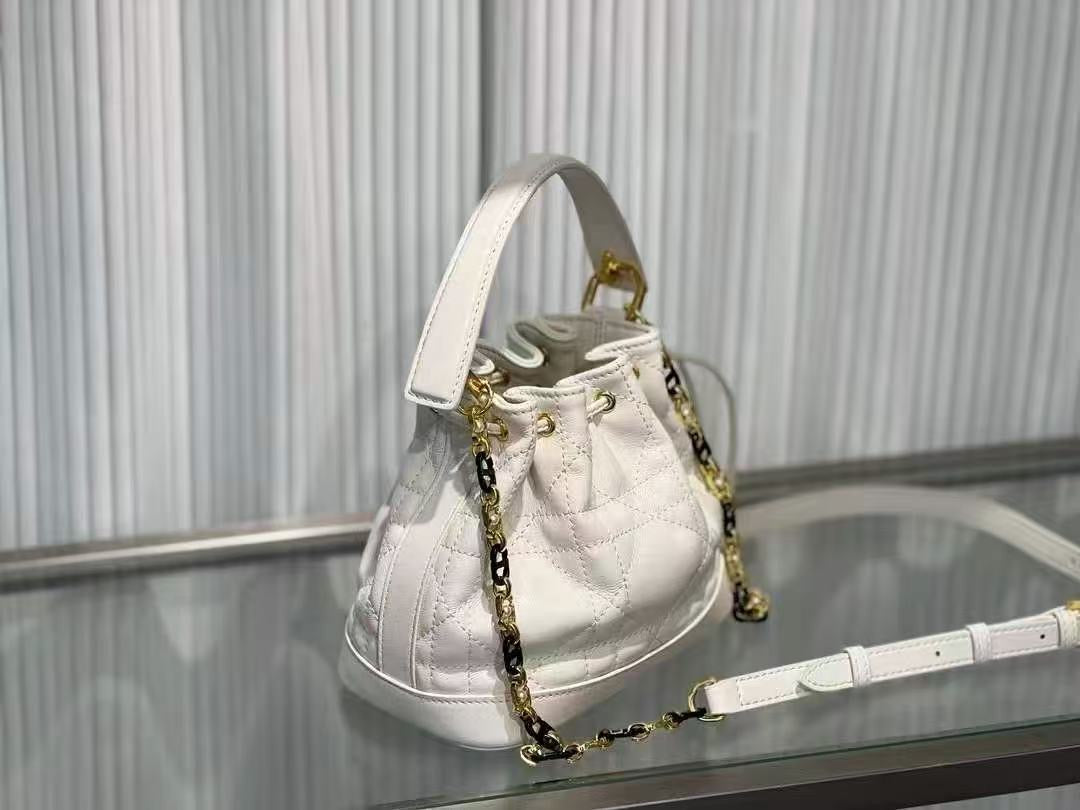 D collection - Lamb Skin bucket