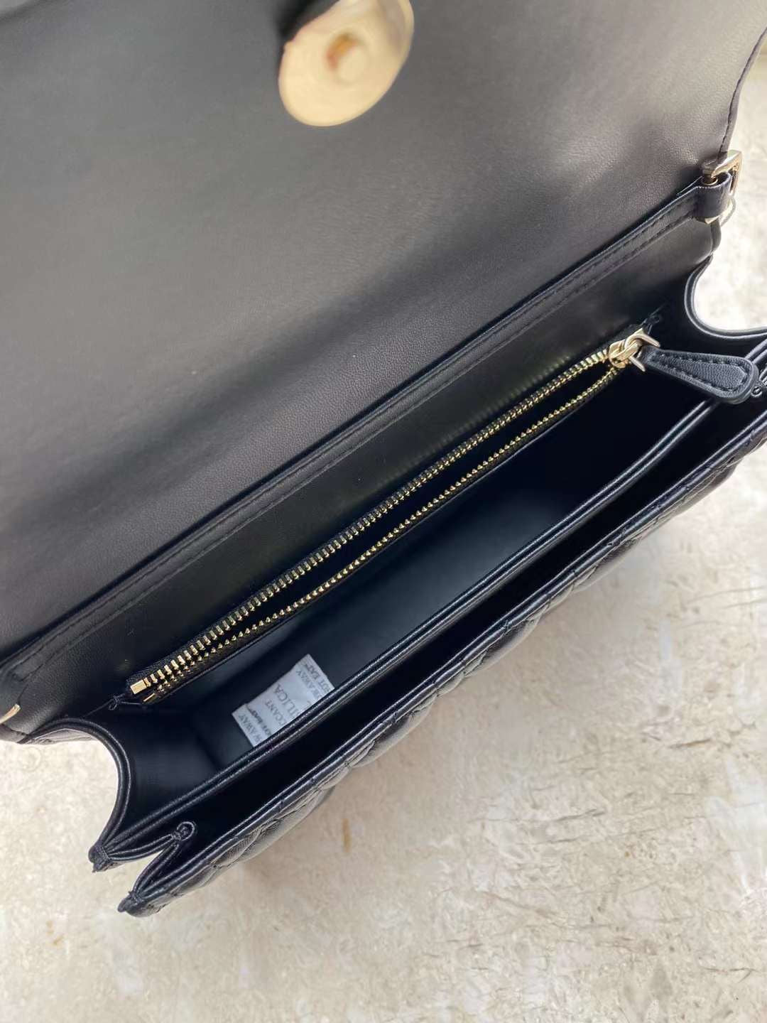 D collection-  Top handle bag