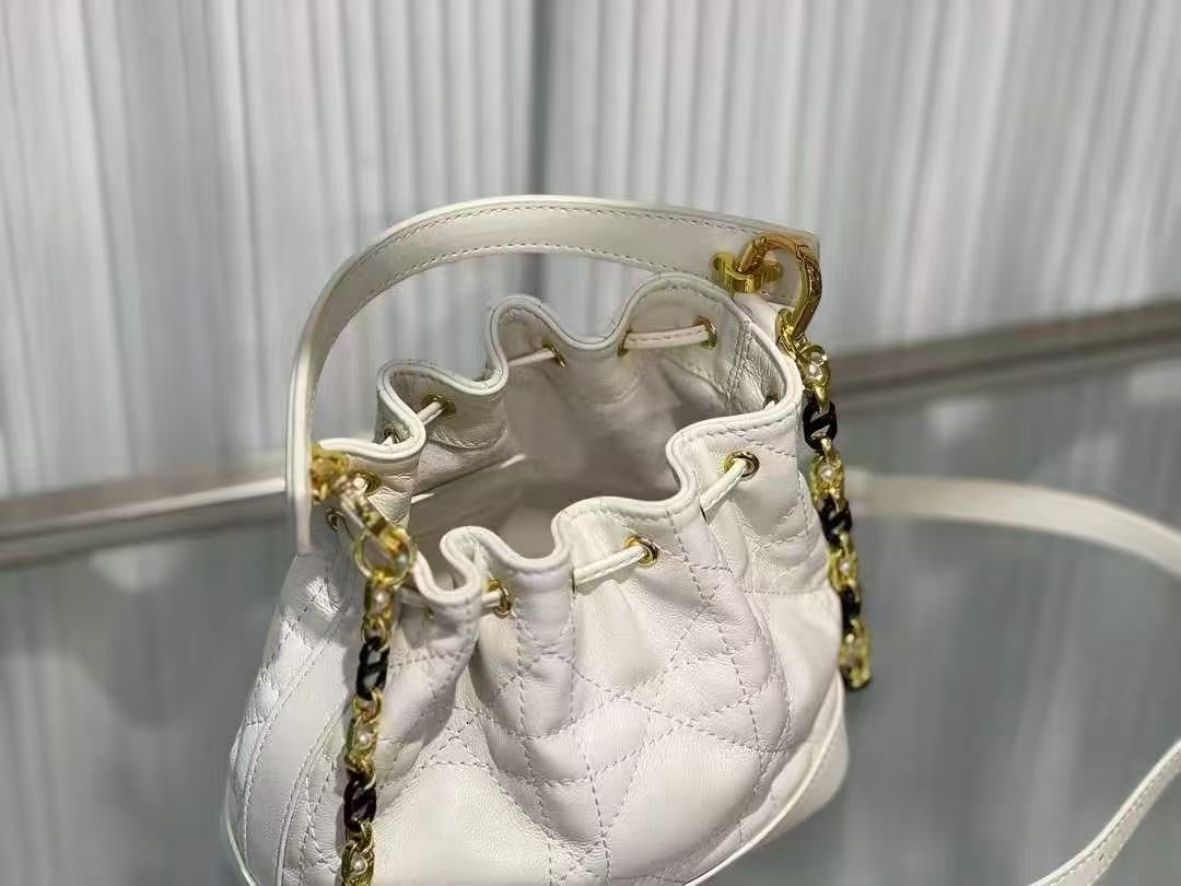 D collection - Lamb Skin bucket
