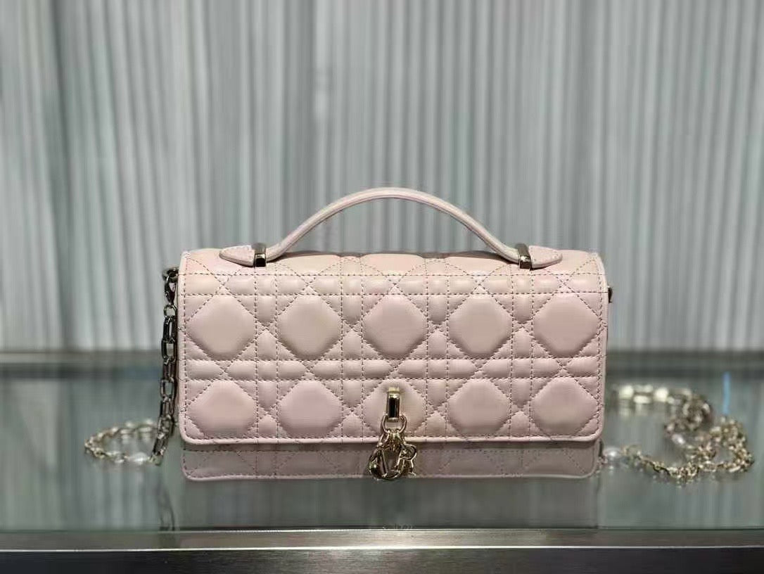 D collection-  Top handle bag