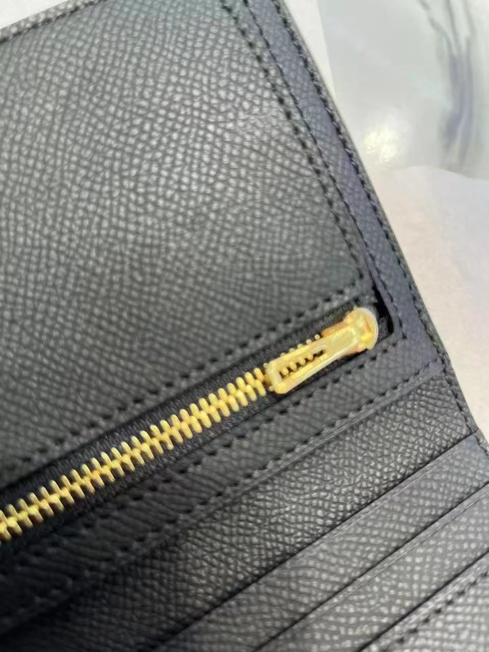 H collection- Short wallet