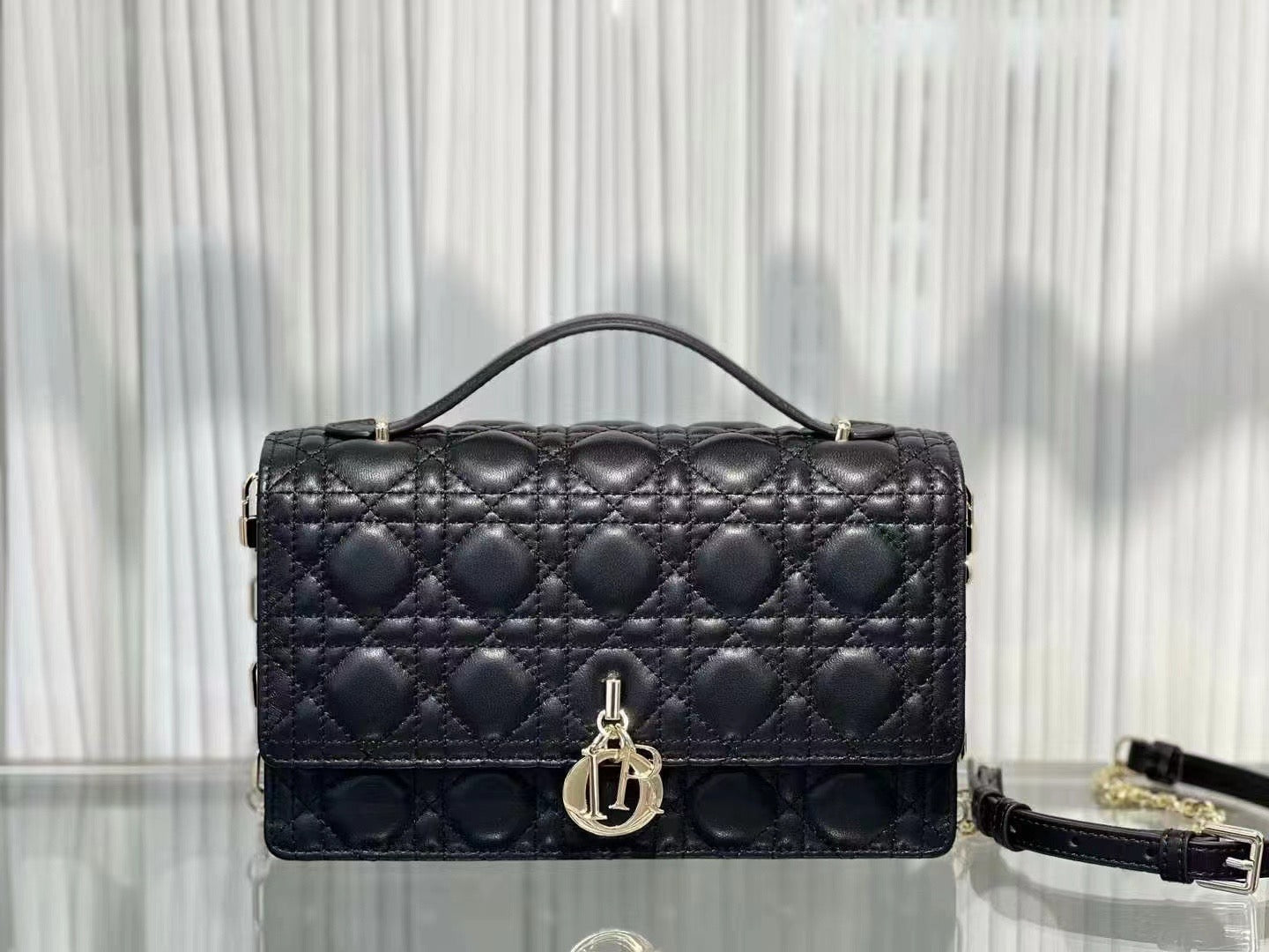 D collection-  Top handle bag