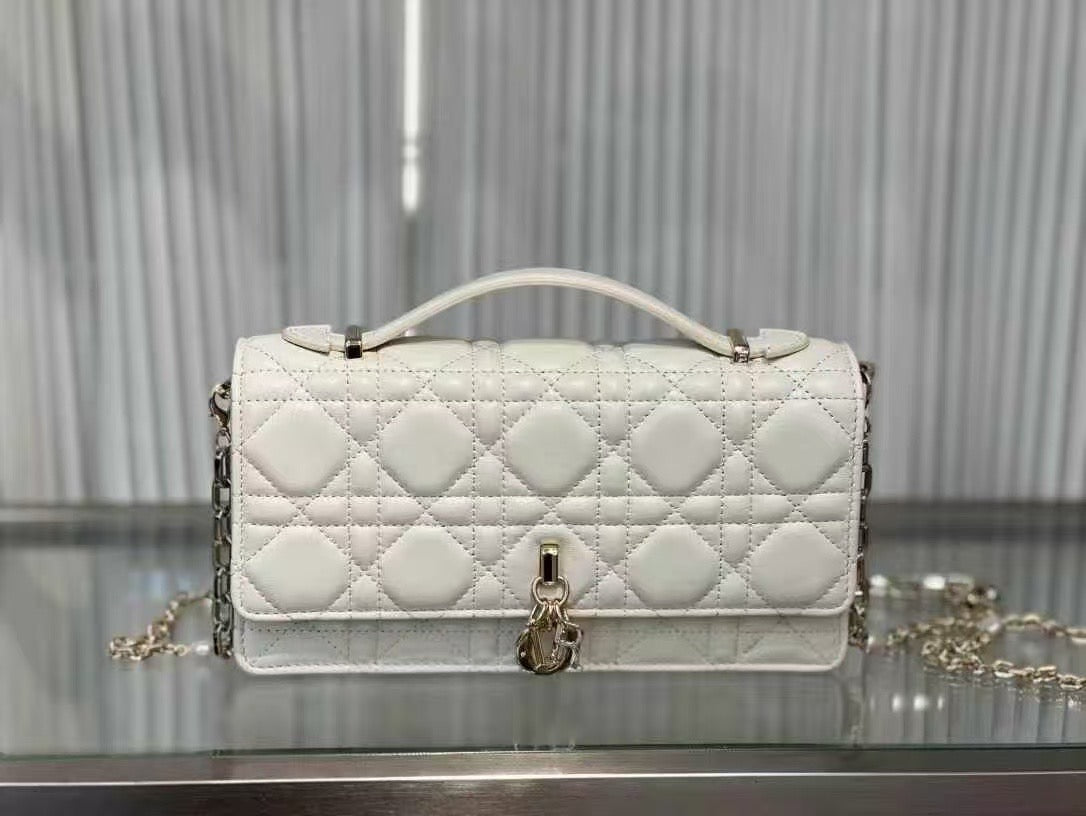 D collection-  Top handle bag