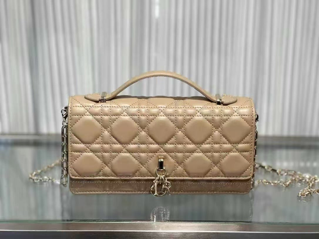 D collection-  Top handle bag