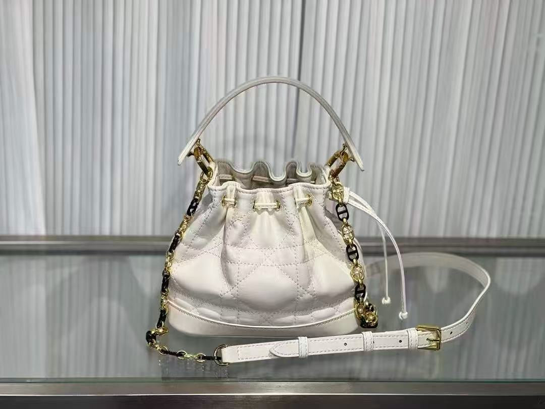D collection - Lamb Skin bucket