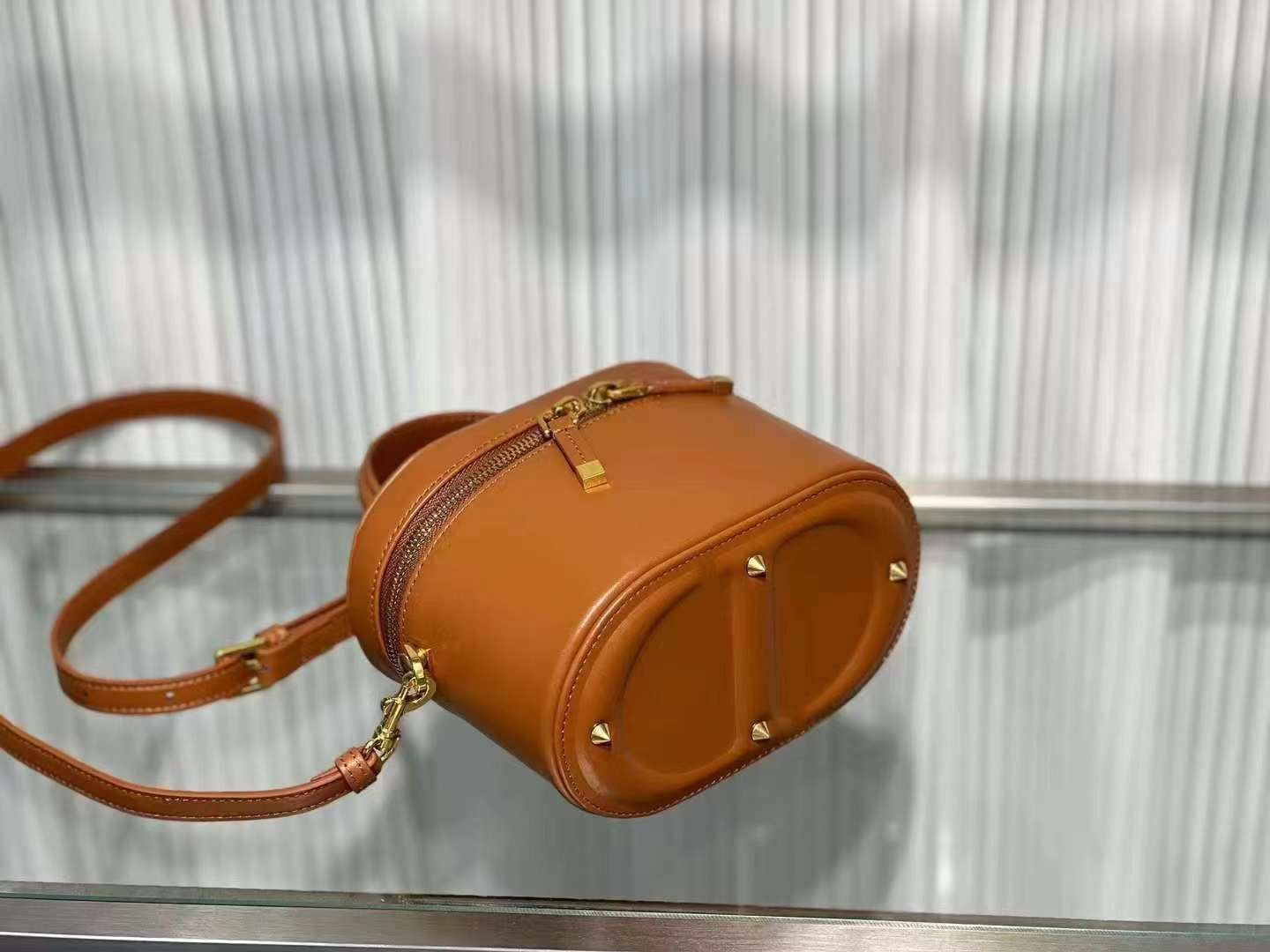 D Collection- Leather vanity case