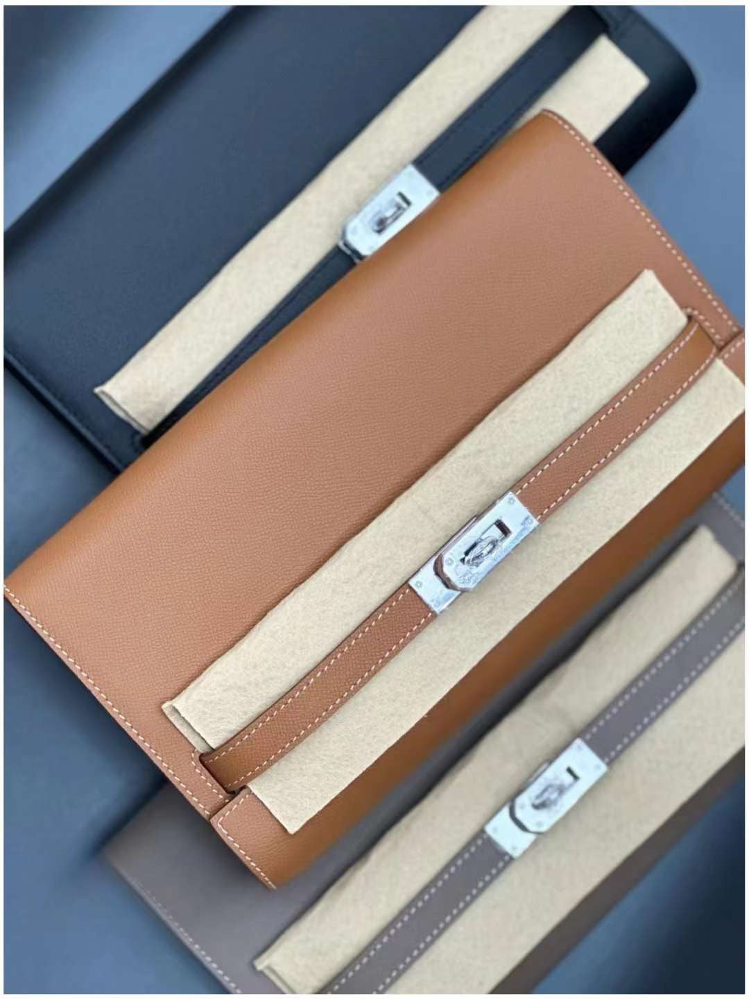 H Collection- 🇰🇷🇰🇷Kelly to go WOC style( wallet)