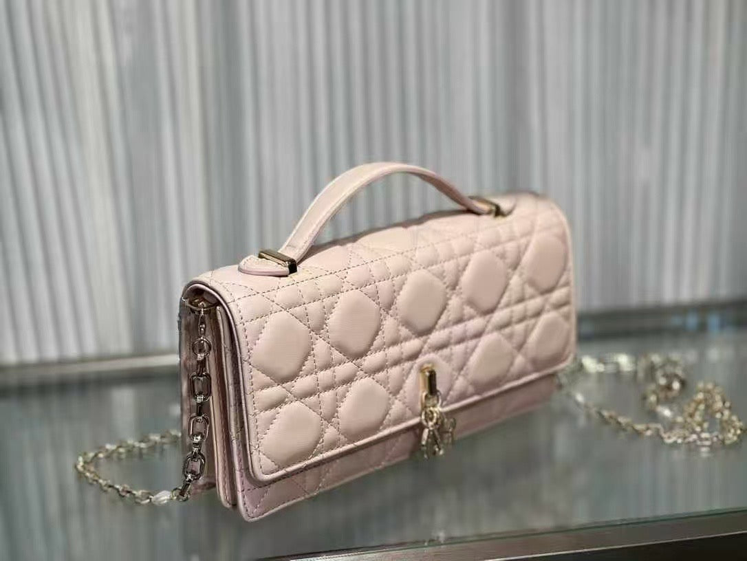D collection-  Top handle bag