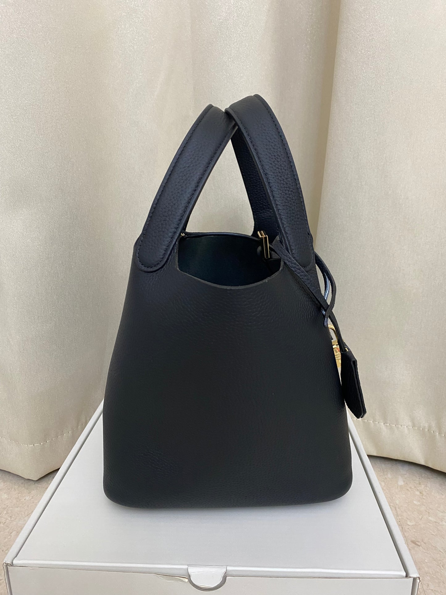 H collection- Korea Bucket Bag