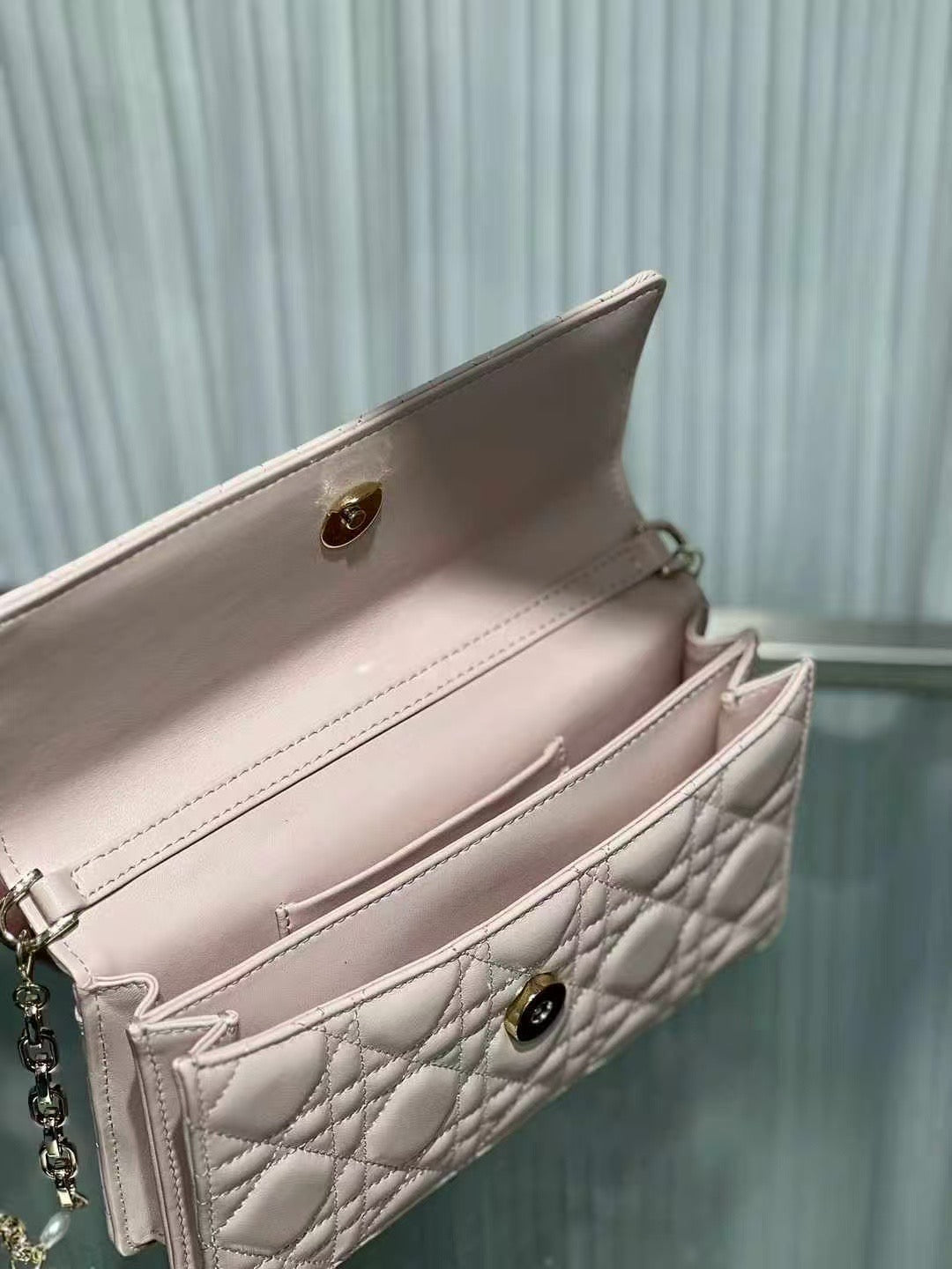 D collection-  Top handle bag